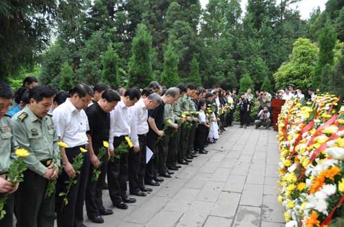 2012年5月10日下午3時，在湖南省張家界市天子山賀龍公園隆重舉行了